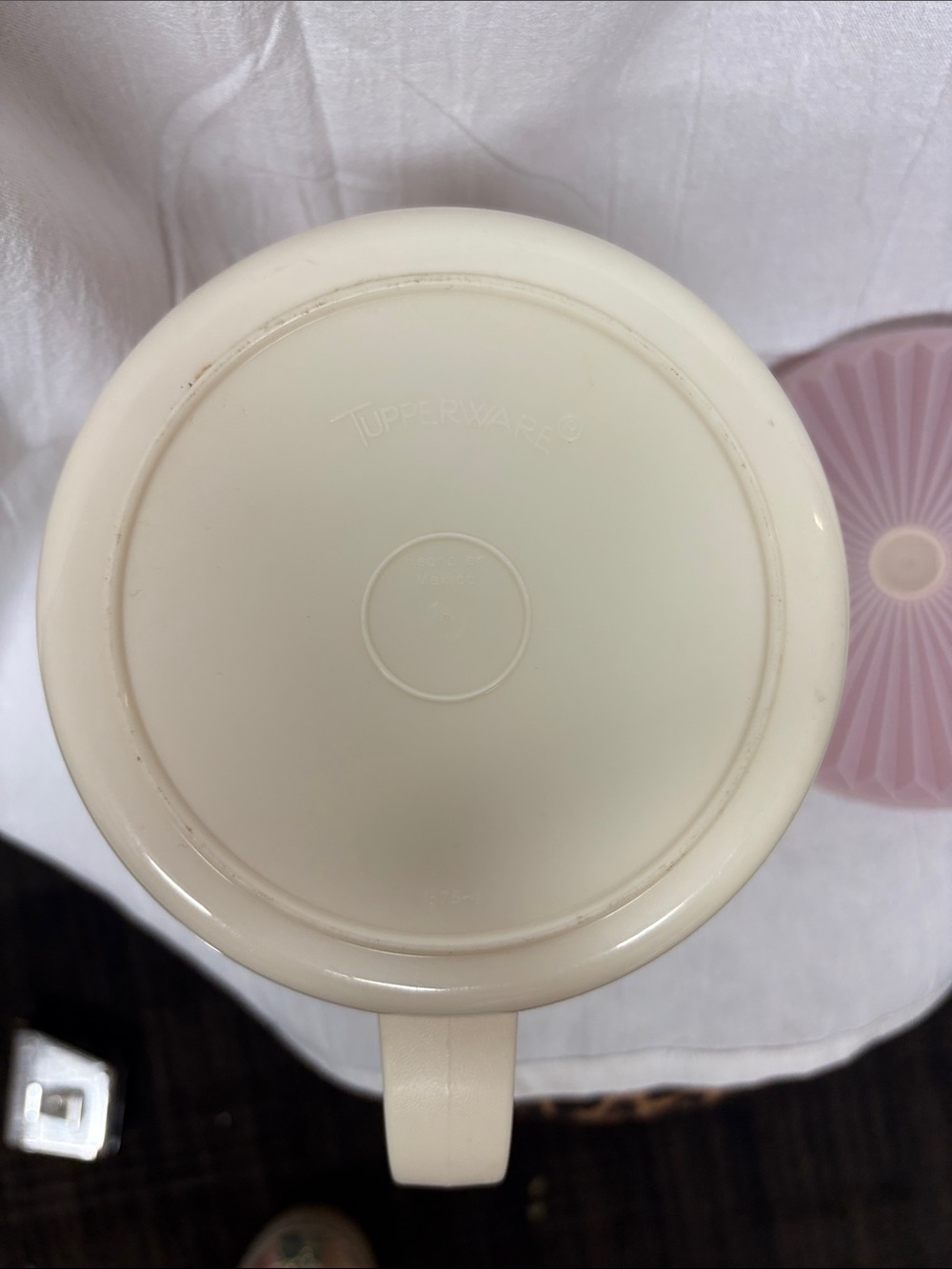 Tupperware drink pitcher - Picture 3 of 3